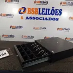 LOTE 184 - 01 CAIXA REGISTRADORA PARA DINHEIRO MANUAL. (NO ESTADO) ATENÇÃO! FAZER A VISITAÇÃO ANTES DE ARREMATAR, NÃO SABEMOS SE FUNCIONA. LEILÃO NÃO TEM GARANTIA E NEM DEVOLUÇÃO, SUJEITO A POSSÍVEIS AVARIAS VISÍVEIS/OCULTAS E/OU AUSÊNCIA DE COMPONENTES.