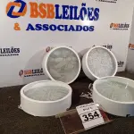 LOTE 354 - 04 LUMINÁRIAS. (NO ESTADO) ATENÇÃO! FAZER A VISITAÇÃO ANTES DE ARREMATAR, NÃO SABEMOS SE FUNCIONA. LEILÃO NÃO TEM GARANTIA E NEM DEVOLUÇÃO, SUJEITO A POSSÍVEIS AVARIAS VISÍVEIS/OCULTAS E/OU AUSÊNCIA DE COMPONENTES.