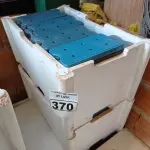 LOTE 370 - 01 LOTE COM GRANDE QUANTIDADE DE PLACAS PARA FAZER GELO RÍGIDO REUTILIZÁVEL. (NO ESTADO) ATENÇÃO! FAZER A VISITAÇÃO ANTES DE ARREMATAR, NÃO SABEMOS SE FUNCIONA. LEILÃO NÃO TEM GARANTIA E NEM DEVOLUÇÃO, SUJEITO A POSSÍVEIS AVARIAS VISÍVEIS/OCULTAS E/OU AUSÊNCIA DE COMPONENTES.