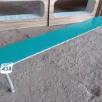 LOTE 438 - 01 BANCO NA COR VERDE. (NO ESTADO) ATENÇÃO! FAZER A VISITAÇÃO ANTES DE ARREMATAR, NÃO SABEMOS SE FUNCIONA. LEILÃO NÃO TEM GARANTIA E NEM DEVOLUÇÃO, SUJEITO A POSSÍVEIS AVARIAS VISÍVEIS/OCULTAS E/OU AUSÊNCIA DE COMPONENTES.