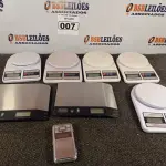 LOTE 007 - 07 BALANÇAS DIGITAL E 01 MINI BALANÇA DE PRECISÃO. (NO ESTADO) ATENÇÃO! FAZER A VISITAÇÃO ANTES DE ARREMATAR, NÃO SABEMOS SE FUNCIONA. LEILÃO NÃO TEM GARANTIA E NEM DEVOLUÇÃO, SUJEITO A POSSÍVEIS AVARIAS VISÍVEIS/OCULTAS E/OU AUSÊNCIA DE COMPONENTES.