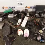LOTE 028 - 01 LOTE COM 02 FONES DE OUVIDO, LANTERNAS, CALCULADORA, MÁQUINA FOTOGRÁFICA, CÂMERA PARA COMPUTADOR E DIVERSOS. (NO ESTADO) ATENÇÃO! FAZER A VISITAÇÃO ANTES DE ARREMATAR, NÃO SABEMOS SE FUNCIONA. LEILÃO NÃO TEM GARANTIA E NEM DEVOLUÇÃO, SUJEITO A POSSÍVEIS AVARIAS VISÍVEIS/OCULTAS E/OU AUSÊNCIA DE COMPONENTES.