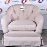 LOTE 005 - 01 POLTRONA COM AVARIAS EM 01 DOS PÉS.  (CHAIR, HSLD, EASY) (NO ESTADO) AV9981G