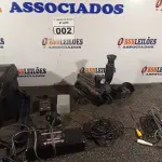 LOTE 002 - 01 CÂMERA FILMADORA COM CARREGADOR, BATERIA, CABOS, FLASH E CASE MARCA PANASONIC PALMCORDER AFX8 DIGITAL FAD. (NO ESTADO) ATENÇÃO! FAZER A VISITAÇÃO ANTES DE ARREMATAR, NÃO SABEMOS SE FUNCIONA. LEILÃO NÃO TEM GARANTIA E NEM DEVOLUÇÃO, SUJEITO A POSSÍVEIS AVARIAS VISÍVEIS/OCULTAS E/OU AUSÊNCIA DE COMPONENTES.