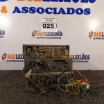 LOTE 025 - 03 APARELHOS DE SOM AUTOMOTIVO PARA RETIRADA DE PEÇAS. (NO ESTADO) ATENÇÃO! FAZER A VISITAÇÃO ANTES DE ARREMATAR, NÃO SABEMOS SE FUNCIONA. LEILÃO NÃO TEM GARANTIA E NEM DEVOLUÇÃO, SUJEITO A POSSÍVEIS AVARIAS VISÍVEIS/OCULTAS E/OU AUSÊNCIA DE COMPONENTES.