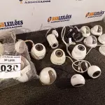 LOTE 030 - 01 LOTE COM VÁRIAS CÂMERAS DE SEGURANÇA. (NO ESTADO) ATENÇÃO! FAZER A VISITAÇÃO ANTES DE ARREMATAR, NÃO SABEMOS SE FUNCIONA. LEILÃO NÃO TEM GARANTIA E NEM DEVOLUÇÃO, SUJEITO A POSSÍVEIS AVARIAS VISÍVEIS/OCULTAS E/OU AUSÊNCIA DE COMPONENTES.