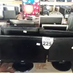 LOTE 225 - 08 MONITORES LCD MARCAS E MODELOS DIVERSOS. (NO ESTADO) ATENÇÃO! FAZER A VISITAÇÃO ANTES DE ARREMATAR, NÃO SABEMOS SE FUNCIONA. LEILÃO NÃO TEM GARANTIA E NEM DEVOLUÇÃO, SUJEITO A POSSÍVEIS AVARIAS VISÍVEIS/OCULTAS E/OU AUSÊNCIA DE COMPONENTES.