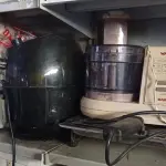 LOTE 251 - 01 MULTI MOEDOR, 01 AIR FRYER, 01 PANELA DE FAZER ARROZ ELÉTRICA, 01 CHURRASQUEIRA, 01 PROCESSADOR DE LEGUMES E 01 APARELHO PARA FAZER SORVETE COM AVARIAS. (NO ESTADO) ATENÇÃO! FAZER A VISITAÇÃO ANTES DE ARREMATAR, NÃO SABEMOS SE FUNCIONA. LEILÃO NÃO TEM GARANTIA E NEM DEVOLUÇÃO, SUJEITO A POSSÍVEIS AVARIAS VISÍVEIS/OCULTAS E/OU AUSÊNCIA DE COMPONENTES.