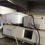 LOTE 246 - 04 CENTRAIS DE ALARME, 01 ROLOS TERMOELÉTRICOS MOD.2 MARCA LILIBETH COM AVARIAS E 02 PROJETORES MULTIMIDIA. (NO ESTADO) ATENÇÃO! FAZER A VISITAÇÃO ANTES DE ARREMATAR, NÃO SABEMOS SE FUNCIONA. LEILÃO NÃO TEM GARANTIA E NEM DEVOLUÇÃO, SUJEITO A POSSÍVEIS AVARIAS VISÍVEIS/OCULTAS E/OU AUSÊNCIA DE COMPONENTES.