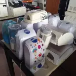 LOTE 232 - 01 LOTE COM UMIDIFICADORES E 03 DISPENSES. (NO ESTADO) ATENÇÃO! FAZER A VISITAÇÃO ANTES DE ARREMATAR, NÃO SABEMOS SE FUNCIONA. LEILÃO NÃO TEM GARANTIA E NEM DEVOLUÇÃO, SUJEITO A POSSÍVEIS AVARIAS VISÍVEIS/OCULTAS E/OU AUSÊNCIA DE COMPONENTES.