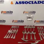 LOTE 285 - 01 LOTE COM 10 GARFOS, 10 COLHERES E 10 FACAS. (NO ESTADO) ATENÇÃO! FAZER A VISITAÇÃO ANTES DE ARREMATAR, NÃO SABEMOS SE FUNCIONA. LEILÃO NÃO TEM GARANTIA E NEM DEVOLUÇÃO, SUJEITO A POSSÍVEIS AVARIAS VISÍVEIS/OCULTAS E/OU AUSÊNCIA DE COMPONENTES.