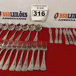 LOTE 316 - 01 LOTE COM 10 GARFOS, 10 COLHERES E 10 FACAS. (NO ESTADO) ATENÇÃO! FAZER A VISITAÇÃO ANTES DE ARREMATAR, NÃO SABEMOS SE FUNCIONA. LEILÃO NÃO TEM GARANTIA E NEM DEVOLUÇÃO, SUJEITO A POSSÍVEIS AVARIAS VISÍVEIS/OCULTAS E/OU AUSÊNCIA DE COMPONENTES.