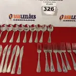 LOTE 326 - 01 LOTE COM 10 GARFOS, 10 COLHERES E 10 FACAS. (NO ESTADO) ATENÇÃO! FAZER A VISITAÇÃO ANTES DE ARREMATAR, NÃO SABEMOS SE FUNCIONA. LEILÃO NÃO TEM GARANTIA E NEM DEVOLUÇÃO, SUJEITO A POSSÍVEIS AVARIAS VISÍVEIS/OCULTAS E/OU AUSÊNCIA DE COMPONENTES.