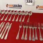 LOTE 326 - 01 LOTE COM 10 GARFOS, 10 COLHERES E 10 FACAS. (NO ESTADO) ATENÇÃO! FAZER A VISITAÇÃO ANTES DE ARREMATAR, NÃO SABEMOS SE FUNCIONA. LEILÃO NÃO TEM GARANTIA E NEM DEVOLUÇÃO, SUJEITO A POSSÍVEIS AVARIAS VISÍVEIS/OCULTAS E/OU AUSÊNCIA DE COMPONENTES.