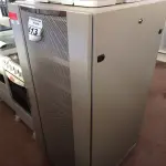 LOTE 413 - 01 RACK DE FERRO COM 02 PORTAS. (NO ESTADO) ATENÇÃO! FAZER A VISITAÇÃO ANTES DE ARREMATAR, NÃO SABEMOS SE FUNCIONA. LEILÃO NÃO TEM GARANTIA E NEM DEVOLUÇÃO, SUJEITO A POSSÍVEIS AVARIAS VISÍVEIS/OCULTAS E/OU AUSÊNCIA DE COMPONENTES.