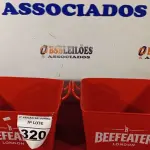 LOTE 320 - 02 BALDES DE GELO BEEFEATER LONDON. (NO ESTADO) ATENÇÃO! FAZER A VISITAÇÃO ANTES DE ARREMATAR, NÃO SABEMOS SE FUNCIONA. LEILÃO NÃO TEM GARANTIA E NEM DEVOLUÇÃO, SUJEITO A POSSÍVEIS AVARIAS VISÍVEIS/OCULTAS E/OU AUSÊNCIA DE COMPONENTES.