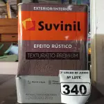 LOTE 340 - 01 LATA DE TINTA TEXTURATTO PREMIUM EFEITO RÚSTICO EXTERIOR/INTERIOR SUVINIL 25KG. (NO ESTADO) ATENÇÃO! FAZER A VISITAÇÃO ANTES DE ARREMATAR, NÃO SABEMOS SE FUNCIONA. LEILÃO NÃO TEM GARANTIA E NEM DEVOLUÇÃO, SUJEITO A POSSÍVEIS AVARIAS VISÍVEIS/OCULTAS E/OU AUSÊNCIA DE COMPONENTES.