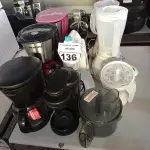 LOTE 136 - 01 LOTE COM ITENS DIVERSOS; CAFETEIRAS, BATEDEIRA, LIQUIDIFICADORES, ESPREMEDOR DE FRUTAS... (NO ESTADO) ATENÇÃO! FAZER A VISITAÇÃO ANTES DE ARREMATAR, NÃO SABEMOS SE FUNCIONA. LEILÃO NÃO TEM GARANTIA E NEM DEVOLUÇÃO, SUJEITO A POSSÍVEIS AVARIAS VISÍVEIS/OCULTAS E/OU AUSÊNCIA DE COMPONENTES.