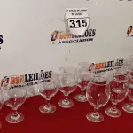 LOTE 315 - 12 TAÇAS PARA ÁGUA. (NO ESTADO) ATENÇÃO! FAZER A VISITAÇÃO ANTES DE ARREMATAR, NÃO SABEMOS SE FUNCIONA. LEILÃO NÃO TEM GARANTIA E NEM DEVOLUÇÃO, SUJEITO A POSSÍVEIS AVARIAS VISÍVEIS/OCULTAS E/OU AUSÊNCIA DE COMPONENTES.