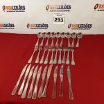 LOTE 293 - 01 LOTE COM 10 GARFOS, 10 COLHERES E 10 FACAS. (NO ESTADO) ATENÇÃO! FAZER A VISITAÇÃO ANTES DE ARREMATAR, NÃO SABEMOS SE FUNCIONA. LEILÃO NÃO TEM GARANTIA E NEM DEVOLUÇÃO, SUJEITO A POSSÍVEIS AVARIAS VISÍVEIS/OCULTAS E/OU AUSÊNCIA DE COMPONENTES.