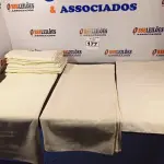 LOTE 177 - 11 TOALHAS CREME PARA MESA PLÁSTICA BISTRÔ, 150X150. (NO ESTADO) ATENÇÃO! FAZER A VISITAÇÃO ANTES DE ARREMATAR, NÃO SABEMOS SE FUNCIONA. LEILÃO NÃO TEM GARANTIA E NEM DEVOLUÇÃO, SUJEITO A POSSÍVEIS AVARIAS VISÍVEIS/OCULTAS E/OU AUSÊNCIA DE COMPONENTES.