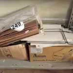LOTE 249 - 01 LOTE COM SUCATAS DE FECHADURAS DIVERSAS E PASTAS SUSPENSAS. (NO ESTADO) ATENÇÃO! FAZER A VISITAÇÃO ANTES DE ARREMATAR, NÃO SABEMOS SE FUNCIONA. LEILÃO NÃO TEM GARANTIA E NEM DEVOLUÇÃO, SUJEITO A POSSÍVEIS AVARIAS VISÍVEIS/OCULTAS E/OU AUSÊNCIA DE COMPONENTES.