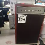 LOTE 234 - 01 CAIXA DE SOM AMPLIFICADA, MODELO:CA-45 E POTÊNCIA IHF-45W MARCA FRAHM. (NO ESTADO) ATENÇÃO! FAZER A VISITAÇÃO ANTES DE ARREMATAR, NÃO SABEMOS SE FUNCIONA. LEILÃO NÃO TEM GARANTIA E NEM DEVOLUÇÃO, SUJEITO A POSSÍVEIS AVARIAS VISÍVEIS/OCULTAS E/OU AUSÊNCIA DE COMPONENTES.