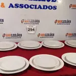LOTE 294 - 10 PRATOS RASOS E 10 PRATOS DE SOBREMESA. (NO ESTADO) ATENÇÃO! FAZER A VISITAÇÃO ANTES DE ARREMATAR, NÃO SABEMOS SE FUNCIONA. LEILÃO NÃO TEM GARANTIA E NEM DEVOLUÇÃO, SUJEITO A POSSÍVEIS AVARIAS VISÍVEIS/OCULTAS E/OU AUSÊNCIA DE COMPONENTES.