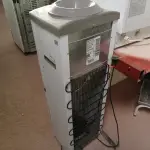 LOTE 242 - 01 BEBEDOURO REFRIGERADO PARA GARRAFÃO 220V. (NO ESTADO) ATENÇÃO! FAZER A VISITAÇÃO ANTES DE ARREMATAR, NÃO SABEMOS SE FUNCIONA. LEILÃO NÃO TEM GARANTIA E NEM DEVOLUÇÃO, SUJEITO A POSSÍVEIS AVARIAS VISÍVEIS/OCULTAS E/OU AUSÊNCIA DE COMPONENTES.