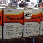 LOTE 405 - 01 LOTE COM 04 LATAS DE MASSA CORRIDA PARA PAREDES INTERIOR CONTENDO 28KG CADA MARCA SUVINIL. (NO ESTADO) ATENÇÃO! FAZER A VISITAÇÃO ANTES DE ARREMATAR, NÃO SABEMOS SE FUNCIONA. LEILÃO NÃO TEM GARANTIA E NEM DEVOLUÇÃO, SUJEITO A POSSÍVEIS AVARIAS VISÍVEIS/OCULTAS E/OU AUSÊNCIA DE COMPONENTES.