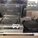 LOTE 271 - 01 TV 32’’ PARA RETIRADA DE PEÇAS, 01 TOCA DISCOS E 01 SOM TOSHIBA. (NO ESTADO) ATENÇÃO! FAZER A VISITAÇÃO ANTES DE ARREMATAR, NÃO SABEMOS SE FUNCIONA. LEILÃO NÃO TEM GARANTIA E NEM DEVOLUÇÃO, SUJEITO A POSSÍVEIS AVARIAS VISÍVEIS/OCULTAS E/OU AUSÊNCIA DE COMPONENTES.