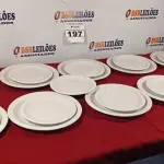 LOTE 197 - 10 PRATOS RASOS E 10 PRATOS DE SOBREMESA. (NO ESTADO) ATENÇÃO! FAZER A VISITAÇÃO ANTES DE ARREMATAR, NÃO SABEMOS SE FUNCIONA. LEILÃO NÃO TEM GARANTIA E NEM DEVOLUÇÃO, SUJEITO A POSSÍVEIS AVARIAS VISÍVEIS/OCULTAS E/OU AUSÊNCIA DE COMPONENTES.