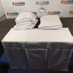 LOTE 176 - 13 TOALHAS BRANCAS PARA MESA PLÁSTICA BISTRÔ, 150X150. (NO ESTADO) ATENÇÃO! FAZER A VISITAÇÃO ANTES DE ARREMATAR, NÃO SABEMOS SE FUNCIONA. LEILÃO NÃO TEM GARANTIA E NEM DEVOLUÇÃO, SUJEITO A POSSÍVEIS AVARIAS VISÍVEIS/OCULTAS E/OU AUSÊNCIA DE COMPONENTES.