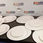 LOTE 183 - 10 PRATOS RASOS E 10 PRATOS DE SOBREMESA. (NO ESTADO) ATENÇÃO! FAZER A VISITAÇÃO ANTES DE ARREMATAR, NÃO SABEMOS SE FUNCIONA. LEILÃO NÃO TEM GARANTIA E NEM DEVOLUÇÃO, SUJEITO A POSSÍVEIS AVARIAS VISÍVEIS/OCULTAS E/OU AUSÊNCIA DE COMPONENTES.