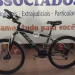 LOTE 268 - 01 BICICLETA MARCA CALOI. (NO ESTADO) ATENÇÃO! FAZER A VISITAÇÃO ANTES DE ARREMATAR, NÃO SABEMOS SE FUNCIONA. LEILÃO NÃO TEM GARANTIA E NEM DEVOLUÇÃO, SUJEITO A POSSÍVEIS AVARIAS VISÍVEIS/OCULTAS E/OU AUSÊNCIA DE COMPONENTES.