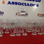 LOTE 366 - 35 TULIPAS. ACOMPANHA CAIXA EM MDF. (NO ESTADO) ATENÇÃO! FAZER A VISITAÇÃO ANTES DE ARREMATAR, NÃO SABEMOS SE FUNCIONA. LEILÃO NÃO TEM GARANTIA E NEM DEVOLUÇÃO, SUJEITO A POSSÍVEIS AVARIAS VISÍVEIS/OCULTAS E/OU AUSÊNCIA DE COMPONENTES.