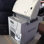 LOTE 263 - 01 IMPRESSORA DE CARTÃO, MODELO:UP-DR150 MARCA SONY E 01 SCANNER MARCA KODAK. (NO ESTADO) ATENÇÃO! FAZER A VISITAÇÃO ANTES DE ARREMATAR, NÃO SABEMOS SE FUNCIONA. LEILÃO NÃO TEM GARANTIA E NEM DEVOLUÇÃO, SUJEITO A POSSÍVEIS AVARIAS VISÍVEIS/OCULTAS E/OU AUSÊNCIA DE COMPONENTES.