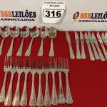LOTE 316 - 01 LOTE COM 10 GARFOS, 10 COLHERES E 10 FACAS. (NO ESTADO) ATENÇÃO! FAZER A VISITAÇÃO ANTES DE ARREMATAR, NÃO SABEMOS SE FUNCIONA. LEILÃO NÃO TEM GARANTIA E NEM DEVOLUÇÃO, SUJEITO A POSSÍVEIS AVARIAS VISÍVEIS/OCULTAS E/OU AUSÊNCIA DE COMPONENTES.