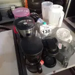 LOTE 136 - 01 LOTE COM ITENS DIVERSOS; CAFETEIRAS, BATEDEIRA, LIQUIDIFICADORES, ESPREMEDOR DE FRUTAS... (NO ESTADO) ATENÇÃO! FAZER A VISITAÇÃO ANTES DE ARREMATAR, NÃO SABEMOS SE FUNCIONA. LEILÃO NÃO TEM GARANTIA E NEM DEVOLUÇÃO, SUJEITO A POSSÍVEIS AVARIAS VISÍVEIS/OCULTAS E/OU AUSÊNCIA DE COMPONENTES.
