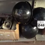 LOTE 248 - 01 LOTE COM CÂMERAS DE SEGURANÇA, 02 DVR PARA RETIRADA DE PEÇAS E 03 SUPORTES DE CÂMERAS DOME. (NO ESTADO) ATENÇÃO! FAZER A VISITAÇÃO ANTES DE ARREMATAR, NÃO SABEMOS SE FUNCIONA. LEILÃO NÃO TEM GARANTIA E NEM DEVOLUÇÃO, SUJEITO A POSSÍVEIS AVARIAS VISÍVEIS/OCULTAS E/OU AUSÊNCIA DE COMPONENTES.