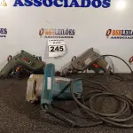 LOTE 245 - 02 FURADEIRAS E 01 MAKITA. (NO ESTADO) ATENÇÃO! FAZER A VISITAÇÃO ANTES DE ARREMATAR, NÃO SABEMOS SE FUNCIONA. LEILÃO NÃO TEM GARANTIA E NEM DEVOLUÇÃO, SUJEITO A POSSÍVEIS AVARIAS VISÍVEIS/OCULTAS E/OU AUSÊNCIA DE COMPONENTES.