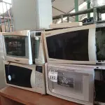 LOTE 141 - 04 MICRO-ONDAS, SENDO 03 COM PRATOS E 01 BEBEDOURO PARA GARRAFÃO. (NO ESTADO) ATENÇÃO! FAZER A VISITAÇÃO ANTES DE ARREMATAR, NÃO SABEMOS SE FUNCIONA. LEILÃO NÃO TEM GARANTIA E NEM DEVOLUÇÃO, SUJEITO A POSSÍVEIS AVARIAS VISÍVEIS/OCULTAS E/OU AUSÊNCIA DE COMPONENTES.