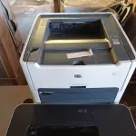 LOTE 045 - 03 IMPRESSORAS, SENDO 01 COLOR MODELO: CLP-680ND 110V, 01 HP LASERJET P2035 E 01 HP LASERJET 1320 AMBAS 110V. (NO ESTADO) ATENÇÃO! FAZER A VISITAÇÃO ANTES DE ARREMATAR, NÃO SABEMOS SE FUNCIONA. LEILÃO NÃO TEM GARANTIA E NEM DEVOLUÇÃO, SUJEITO A POSSÍVEIS AVARIAS VISÍVEIS/OCULTAS E/OU AUSÊNCIA DE COMPONENTES.