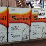 LOTE 425 - 01 LOTE COM 04 LATAS DE MASSA CORRIDA PARA PAREDES INTERIOR CONTENDO 28KG CADA MARCA SUVINIL. (NO ESTADO) ATENÇÃO! FAZER A VISITAÇÃO ANTES DE ARREMATAR, NÃO SABEMOS SE FUNCIONA. LEILÃO NÃO TEM GARANTIA E NEM DEVOLUÇÃO, SUJEITO A POSSÍVEIS AVARIAS VISÍVEIS/OCULTAS E/OU AUSÊNCIA DE COMPONENTES.