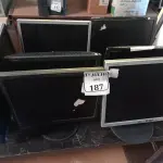 LOTE 187 - 07 MONITORES LCD MARCAS E MODELOS DIVERSOS. (NO ESTADO) ATENÇÃO! FAZER A VISITAÇÃO ANTES DE ARREMATAR, NÃO SABEMOS SE FUNCIONA. LEILÃO NÃO TEM GARANTIA E NEM DEVOLUÇÃO, SUJEITO A POSSÍVEIS AVARIAS VISÍVEIS/OCULTAS E/OU AUSÊNCIA DE COMPONENTES.