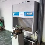 LOTE 003 - UM AUTOCLAVE VERTICAL USO VETERINARIO E 01 BALCAO CAPELA DE FLUXO LAMINAR USO VETERINARIO. (NO ESTADO)