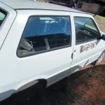 LOTE 006 - 01 FIAT UNO MILLE FIRE FLEX; PLACA: JGO-6298; ANO: 2005. CHASSI: 9BD15802764754167, RENAVAM: 00865842256 (VEÍCULO ESTÁ COM A FRENTE BATIDA (FARÓIS, PARACHOQUE, RADIADOR, GRADE DO PARACHOQUE QUEBRADOS, CAPÔ, PARALAMAS, PAINEL FRONTAL AMASSADOS, NÃO FUNCIONOU MAIS APÓS A COLISÃO. (NO ESTADO)