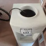 LOTE 133 - 01 BEBEDOURO PARA GARRAFÃO IBBL.(LIGANDO) (NO ESTADO) ATENÇÃO! FAZER A VISITAÇÃO ANTES DE ARREMATAR, NÃO SABEMOS SE FUNCIONA. LEILÃO NÃO TEM GARANTIA E NEM DEVOLUÇÃO, SUJEITO A POSSÍVEIS AVARIAS VISÍVEIS/OCULTAS E/OU AUSÊNCIA DE COMPONENTES.