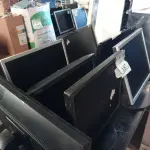 LOTE 187 - 07 MONITORES LCD MARCAS E MODELOS DIVERSOS. (NO ESTADO) ATENÇÃO! FAZER A VISITAÇÃO ANTES DE ARREMATAR, NÃO SABEMOS SE FUNCIONA. LEILÃO NÃO TEM GARANTIA E NEM DEVOLUÇÃO, SUJEITO A POSSÍVEIS AVARIAS VISÍVEIS/OCULTAS E/OU AUSÊNCIA DE COMPONENTES.