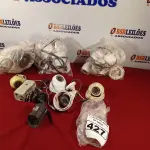 LOTE 427 - 01 LOTE COM CÂMERAS DE SEGURANÇA. (NO ESTADO) ATENÇÃO! FAZER A VISITAÇÃO ANTES DE ARREMATAR, NÃO SABEMOS SE FUNCIONA. LEILÃO NÃO TEM GARANTIA E NEM DEVOLUÇÃO, SUJEITO A POSSÍVEIS AVARIAS VISÍVEIS/OCULTAS E/OU AUSÊNCIA DE COMPONENTES.